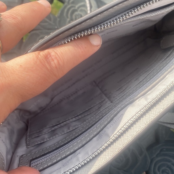 Michael Michael Kors gray 
JET SET TRAVEL CROSSBODY CLUTCH - Picture 10 of 15